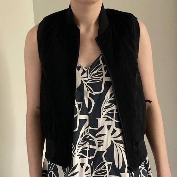 Lululemon Vest - size 2 - Picture 2 of 4